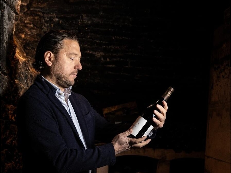 Loïc Dugat-Py in the Domaine Dugat-Py cellar in Gevrey-Chambertin (© Bénédicte Manière)