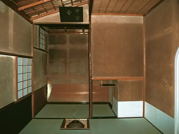 Interior of Fushin'an, a traditional Japanese tea house room with tatami flooring, shoji windows, earthen walls, bamboo ceiling, and a sunken hearth