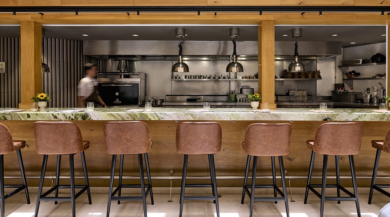 The bar seating at Quintonil