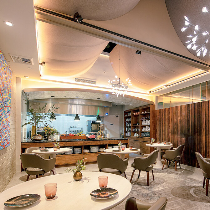 The dining room at Mélisse