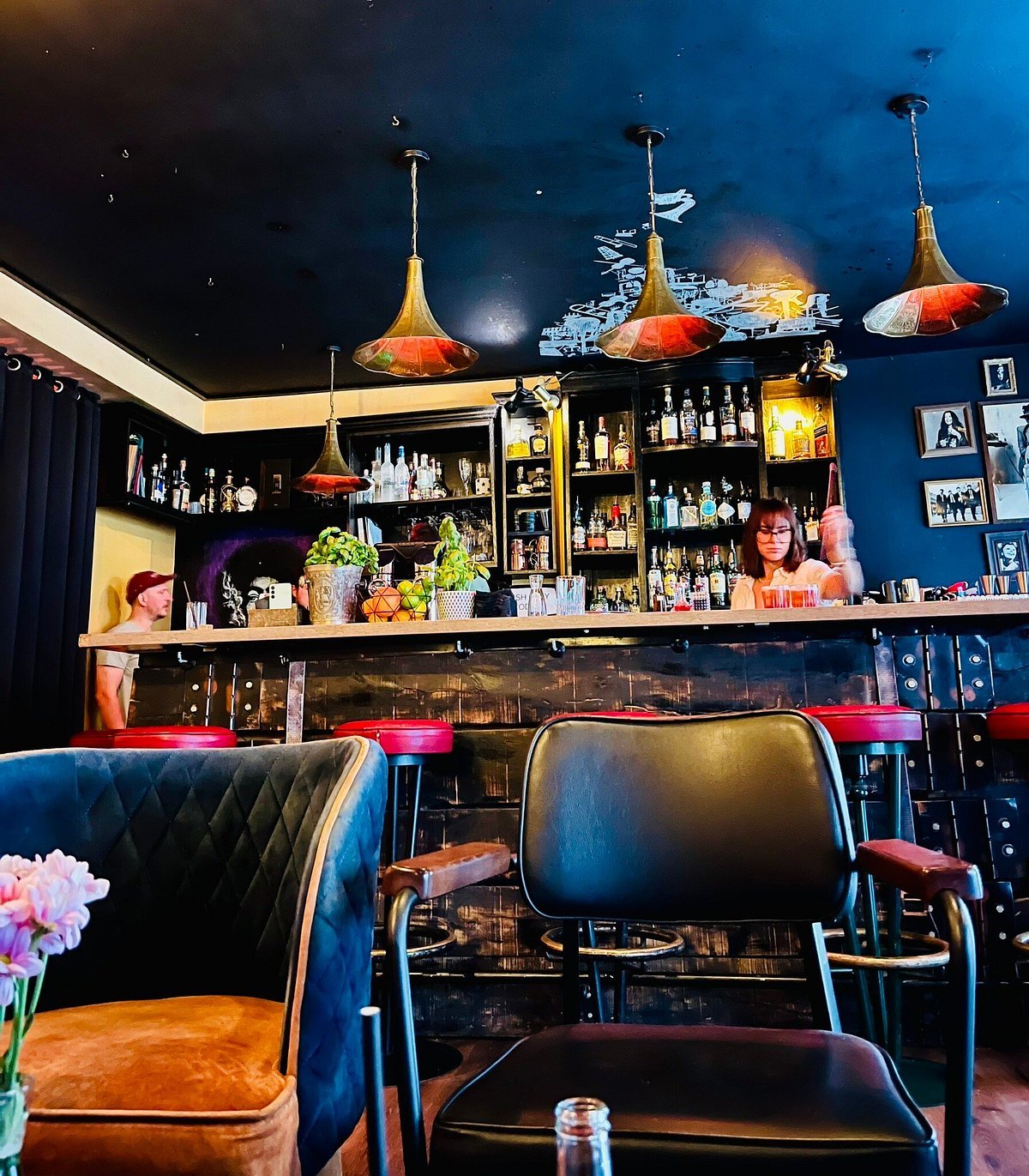 Needle Vinyl Bar