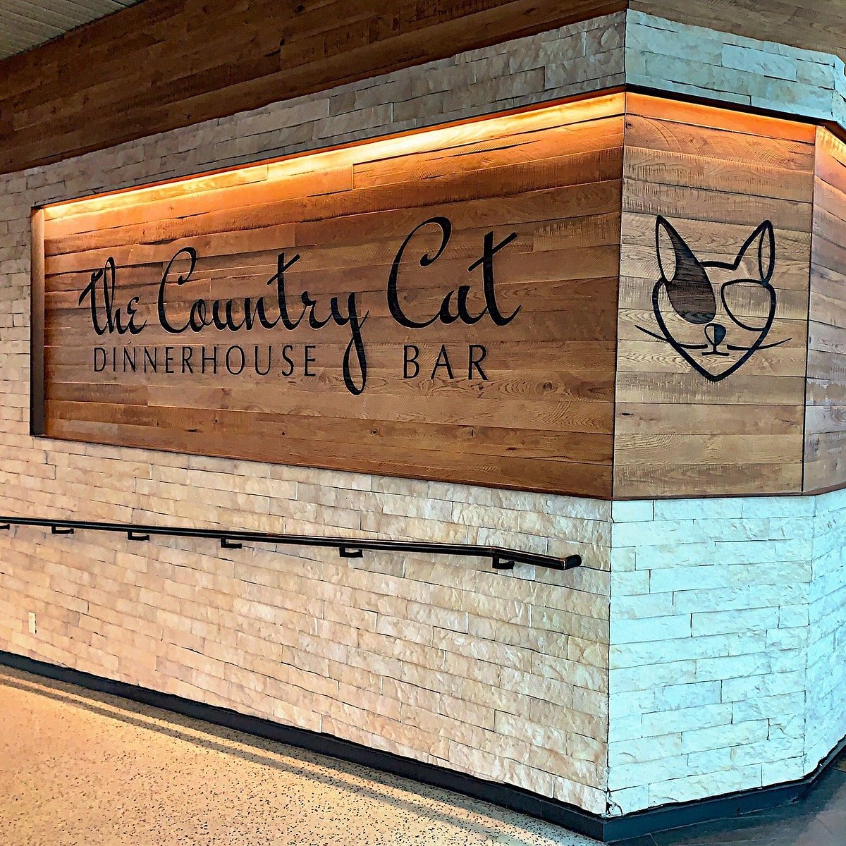 Country Cat Dinnerhouse & Bar