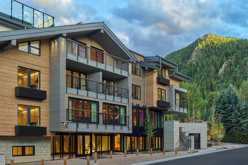 W Aspen & The Sky Residences at W Aspen