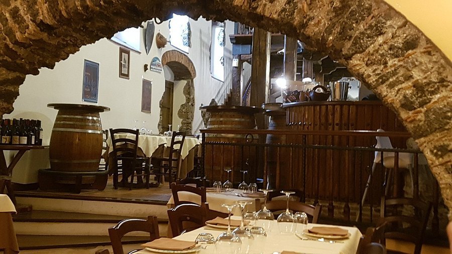 Agorà | | The En Primeur Club