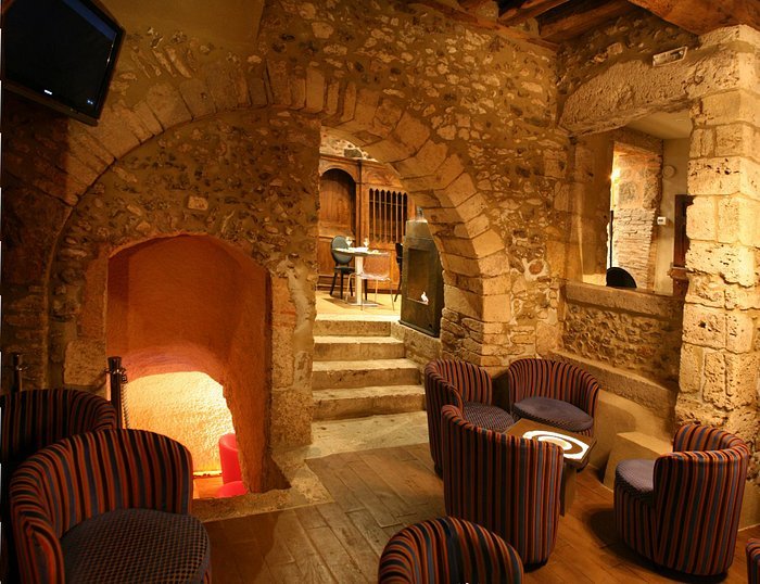 Le Parvis | | The En Primeur Club