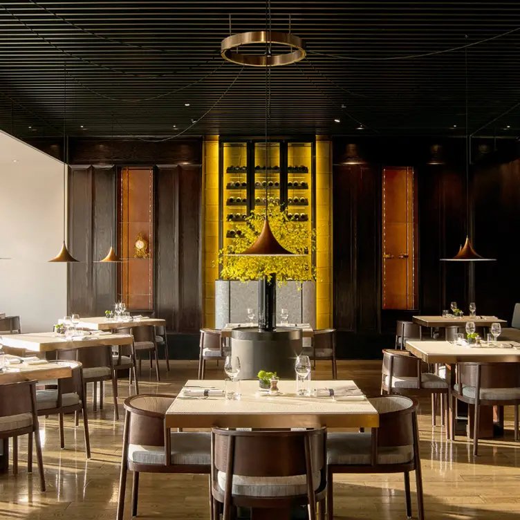 PHÉNIX eatery & bar (restaurant)