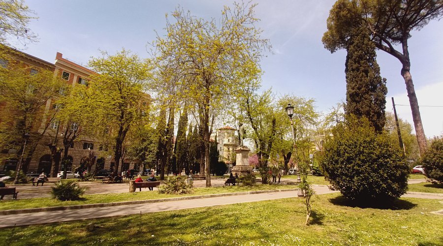Italia — Piazza della Liberta (restaurant)